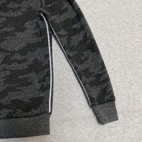 Superdry Gymtech Graphic Crew Sweatshirt - Picture 3 of 5